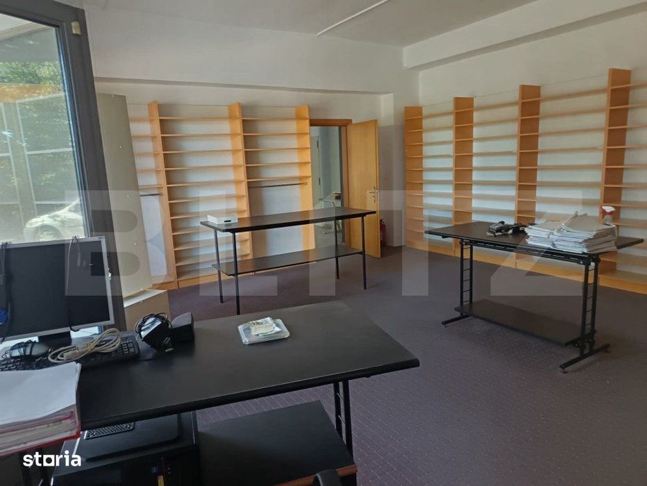 Cladire birouri , hala de productie, spatii depozitare, parcare si ter