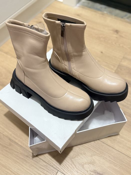 Продам сапожки бежевый