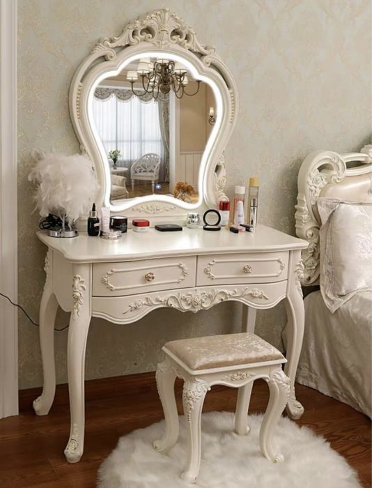 Туалетный столик новый !