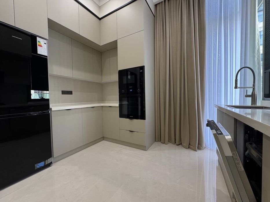 Продам квартиру Oq Saroy Delux 3/3/7 85m2