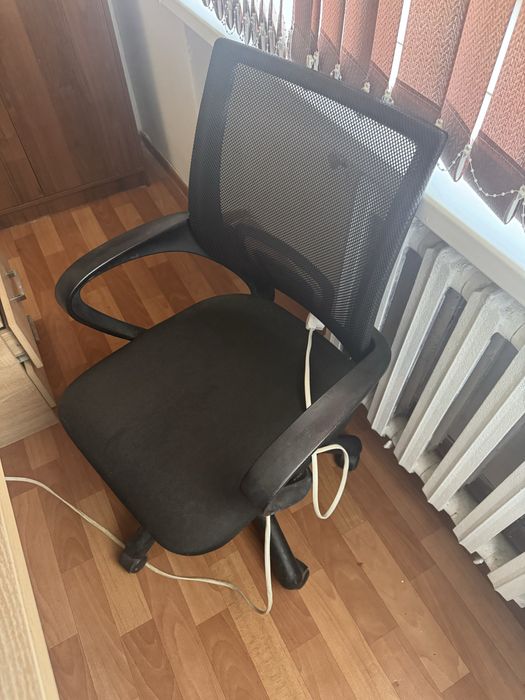 Продам 2 офисных кресла