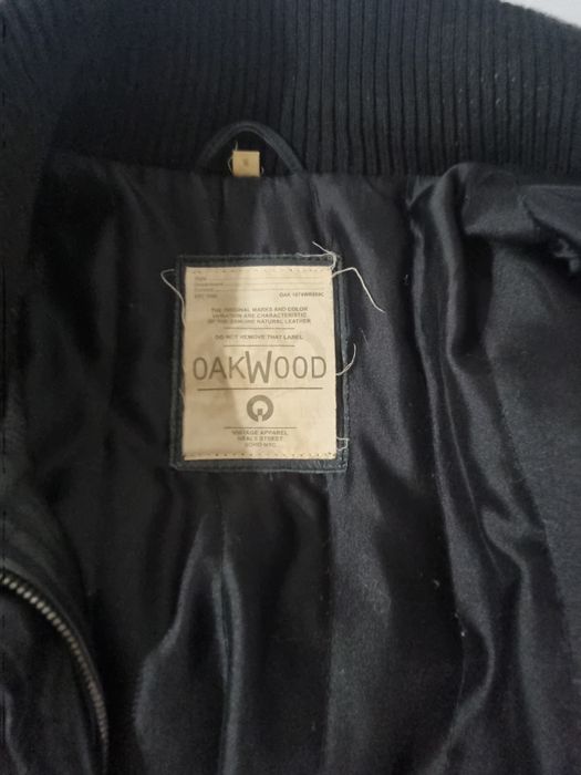 Geaca de piele neagra