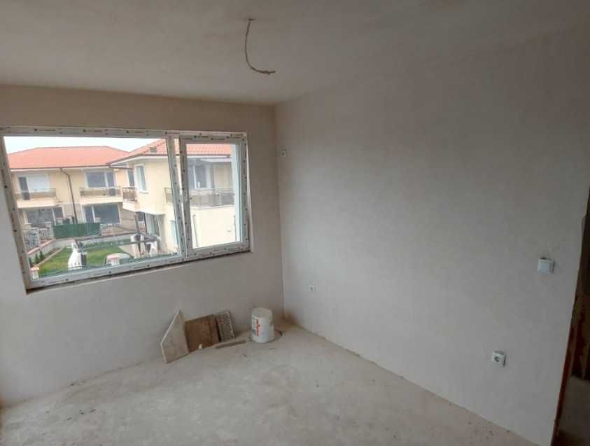 Предлагаме еднофамилни къщи в град Поморие