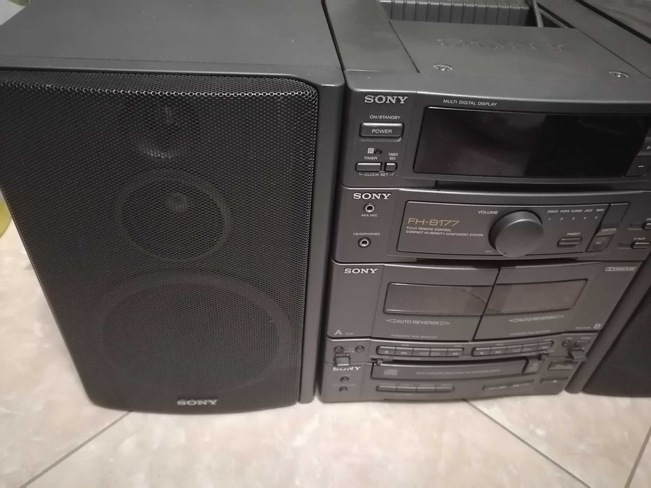 Vând combina Sony în stare buna.