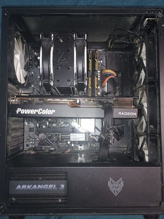 Гейминг компютър с подарък монитор. RX6800 Ryzen 5 5600x 16 RAM 3200MH