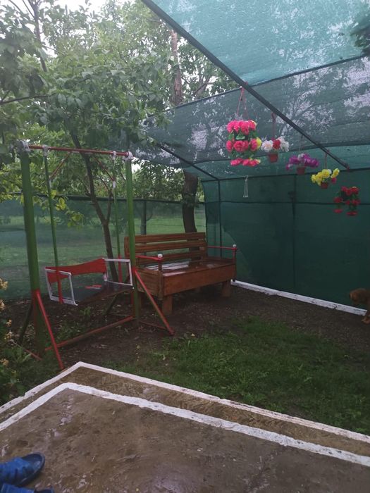 Vând casă și teren