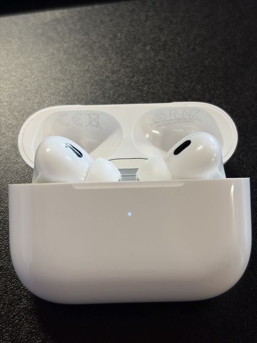 Airpods Pro 2 Lightning с проблем в дясна слушалка