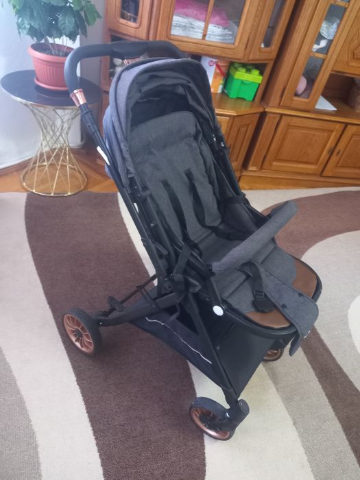 Vând cărucior pentru copii