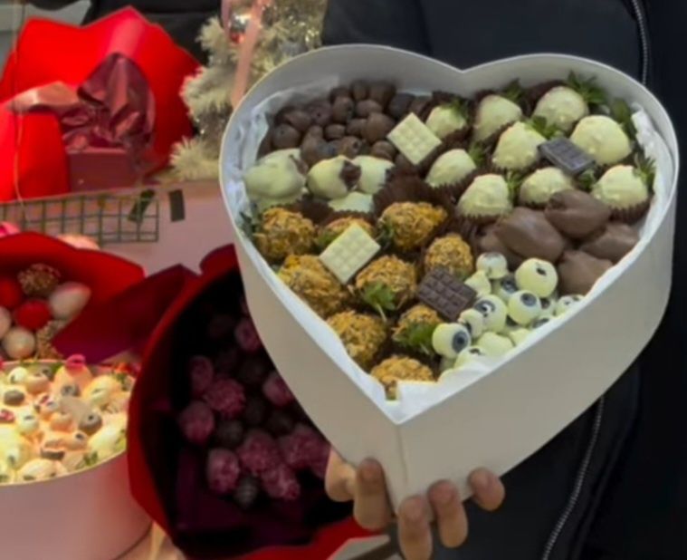 Клубника в шокодаде