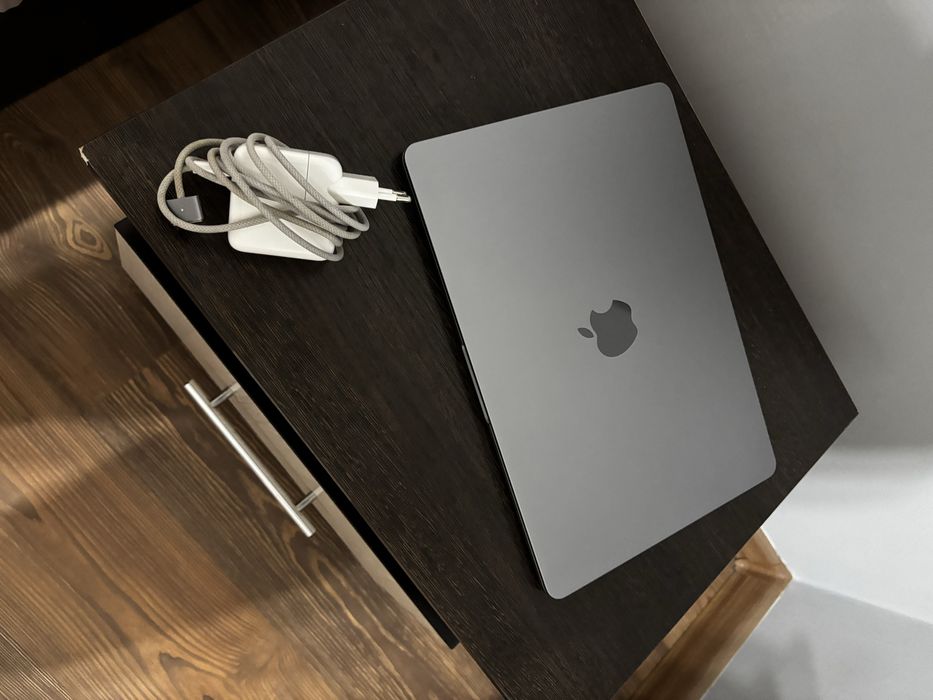 Macbook air m2 2022 8/256
