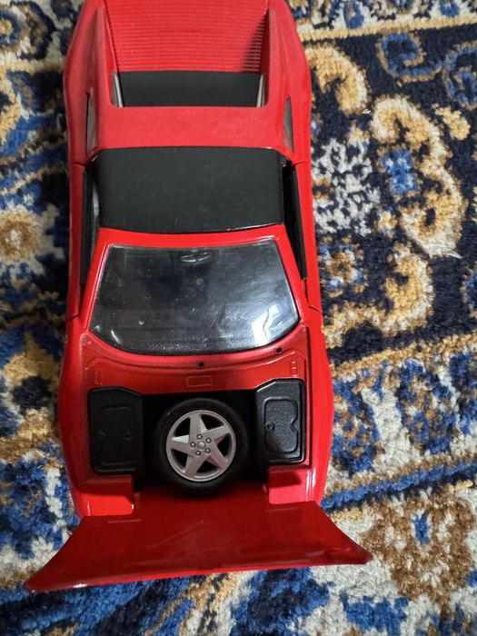 Продам модель Ferrari