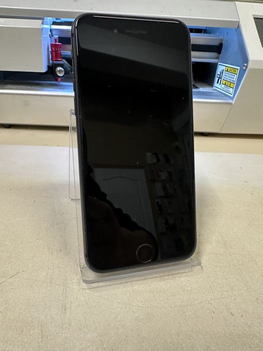 Iphone 8 / 64 gb / garantie / folie sticla cadou