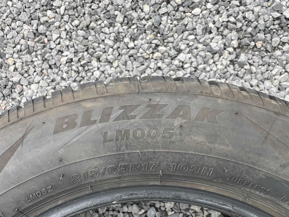 Продавам 4бр. зимни гуми Bridgestone BLIZZAK LM005 215/65/17 DOT2624!