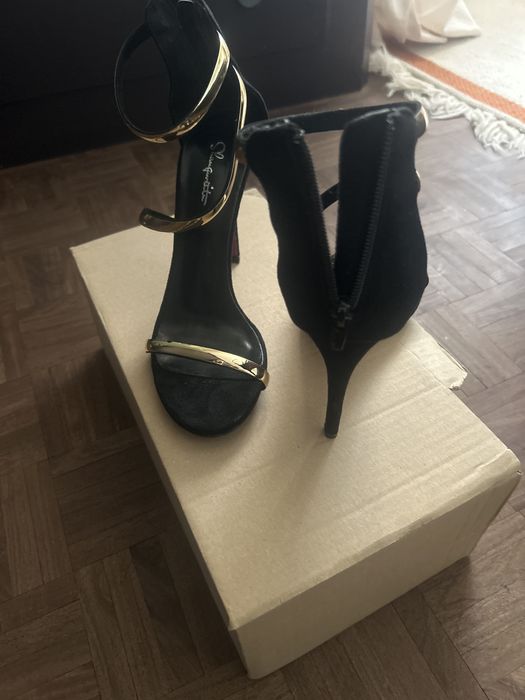 Sandale cu toc aurii superbe