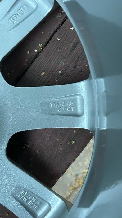 Продам диски с резиной новые 
Диски оригинал