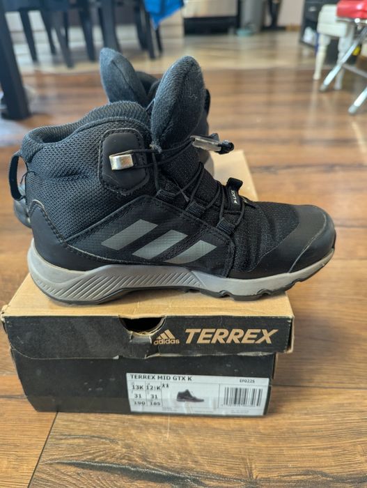Използвани детски маратонки Адидас Adidas terrex  номер 31