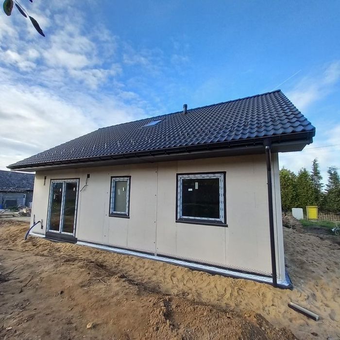 Containere modulare pe structură metalică rezistentă și invelite cu panou sandwich termoizolant,