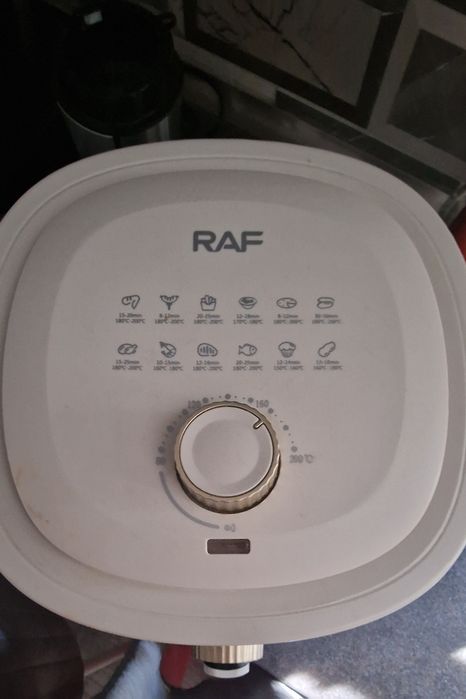 Vand air fryer  foarte putin folosit