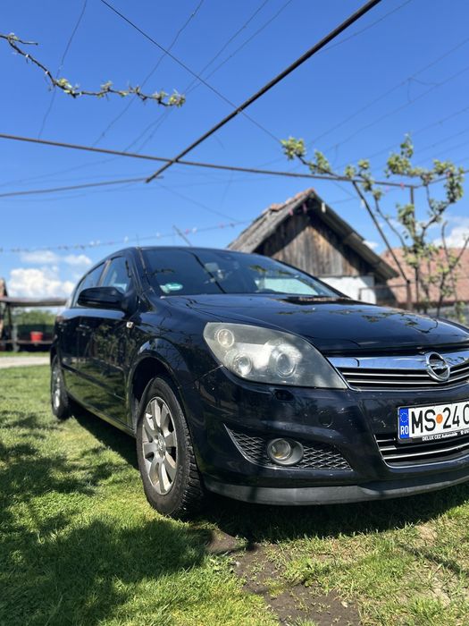 Opel Astra H 1.6 benzinǎ