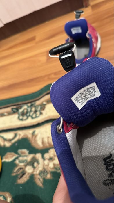 Теннисный кроссовкий