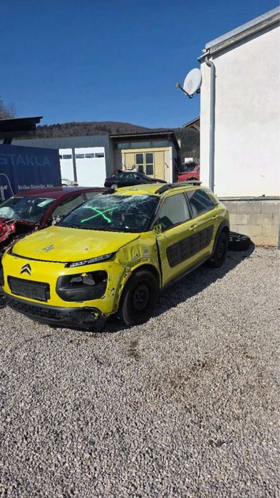 Vand Citroen C4 2019 1.6 avariat 112.000 km.