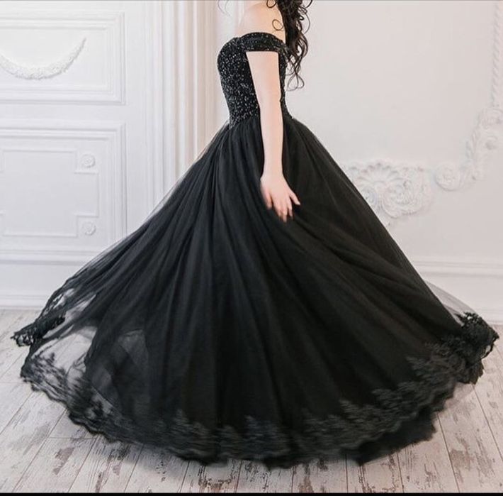 Платье на выпускной черное бальное