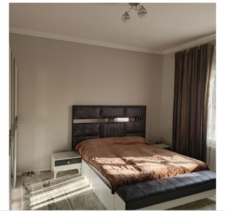 Кроавть с прикроватной тумбой