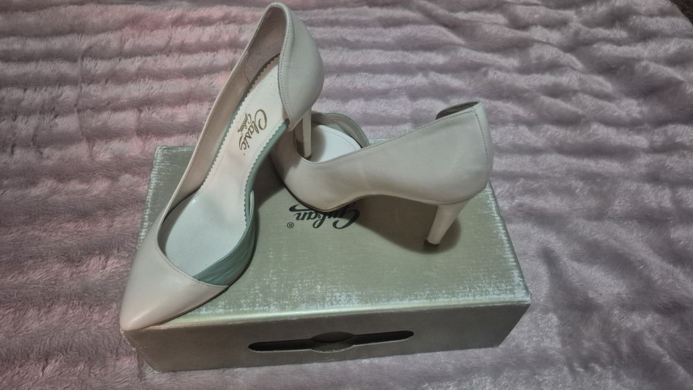 Vând încălțăminte piele