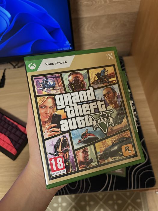 Продавам Игри за Xbox  GTA 5 и също Watch Dogs: Legion