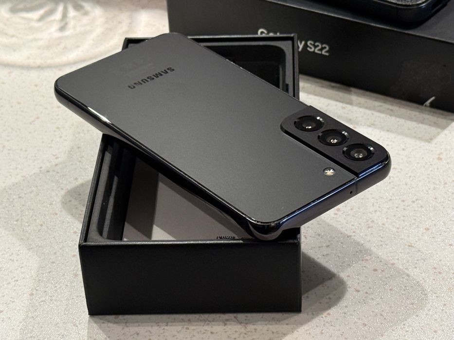 Samsung Galaxy S22 5G 128GB/8GB RAM Black - Перфектен.