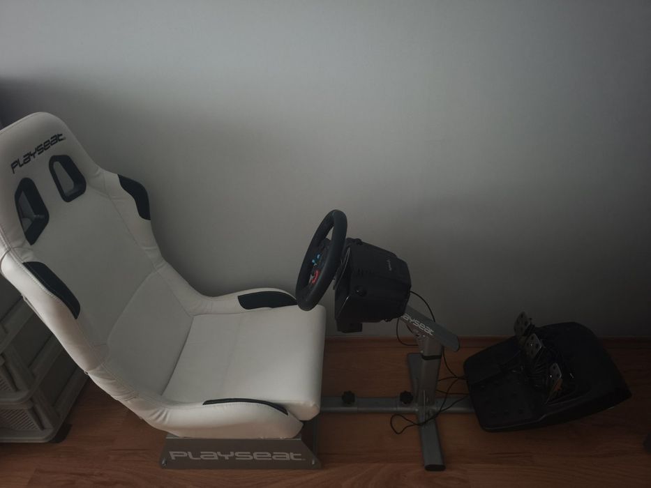 Продавам  Playseat + волан с педали G29