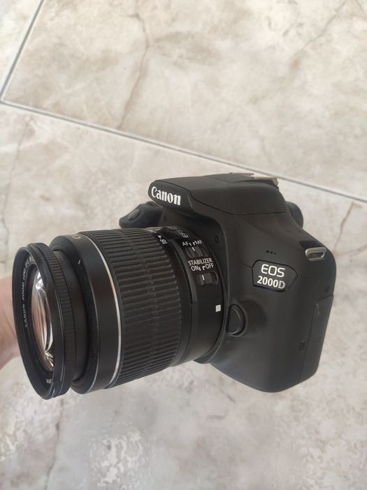 Фотоапарат Canon EOS 2000D