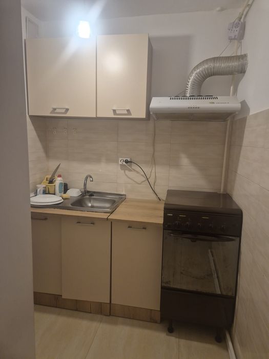 Închiriez garsoniera