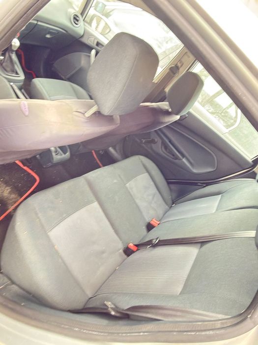 Ford
 fiesta 1,3  , an fabricație 11.2010