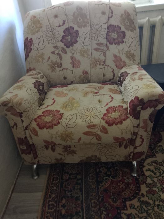 Продам диван и два кресла