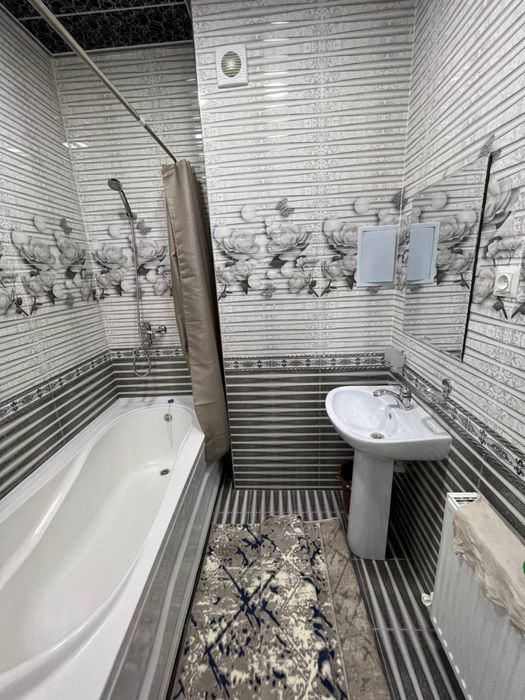 Сдается 3х комнатная квартира на 5 этаже 5 мкр бек остановка 700$