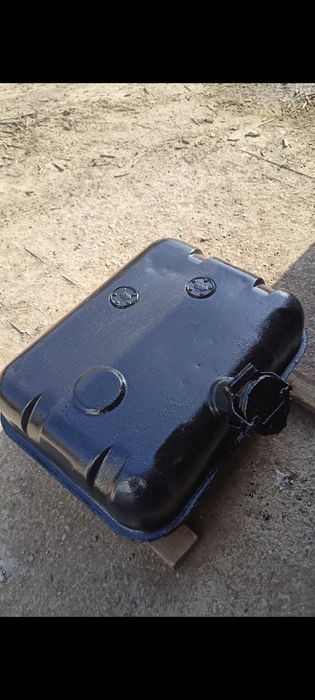 Продам бензобак на Зил