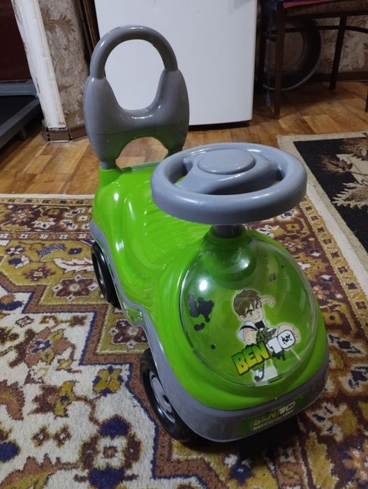 Детская машинка зеленая