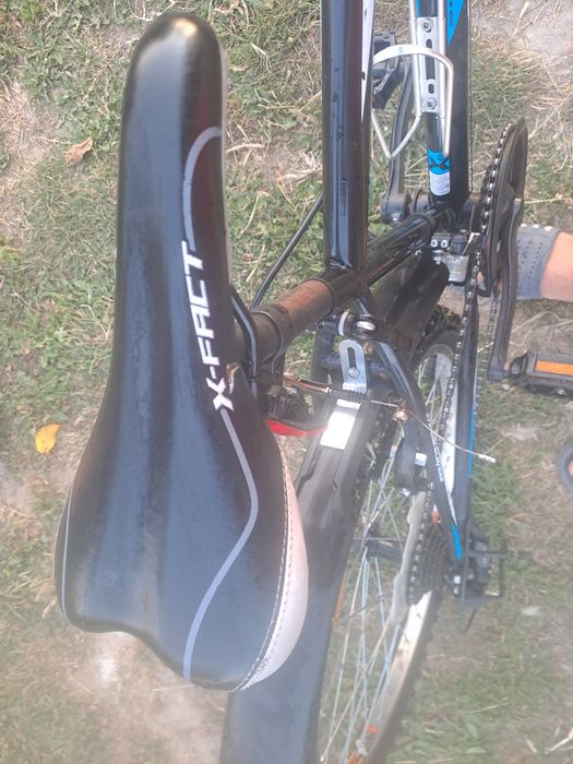 Vând bicicletă roti pe 24 în stare bună de funcționare.