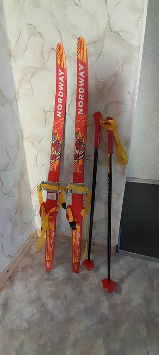 Продам детские лыжи