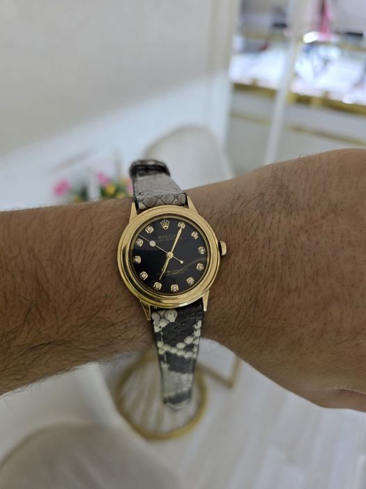 Унисекс модель Ролексов с очень красивыми ремнём из натурального питон