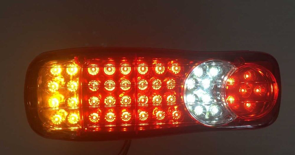 1 бр. ЛЕД LED задни стопове светлини 12-24V за камион бус Тир