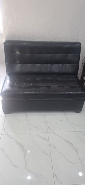 Salon divani sotiladi