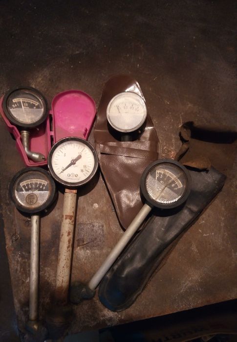 Стари Руски манометри.