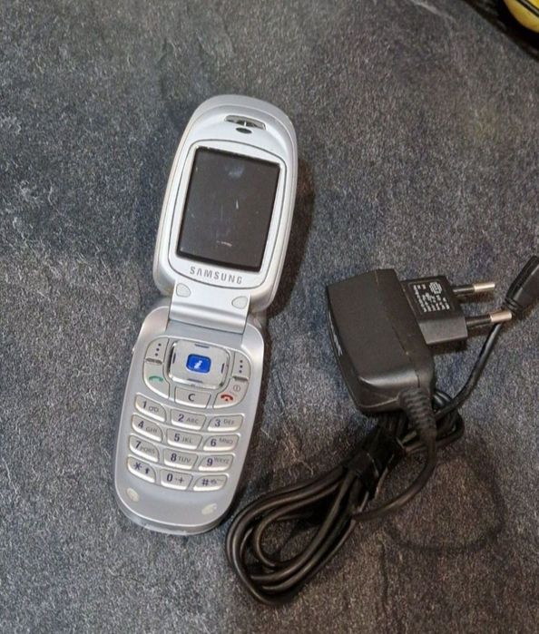 Telefon cu clapeta Samsung perfect funcțional