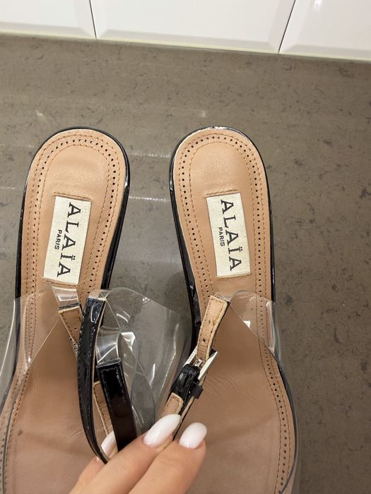 Обувки лак Alaia