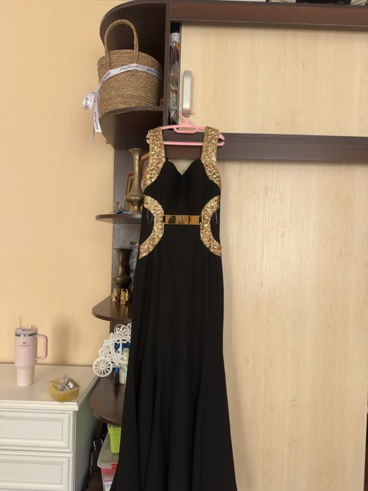 Платье вечернее