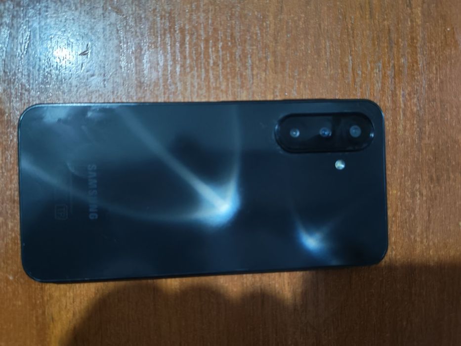 Samsung A17 xotira 8 256 batareyka 5000 amper