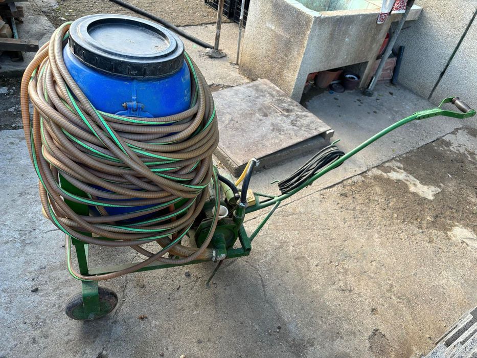 Продавам оранжерии и инвентар