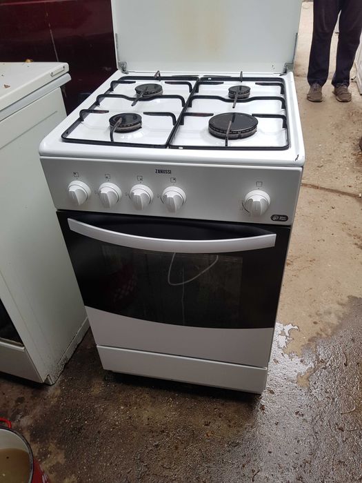 Aragaz Zanussi alb-50cm latime